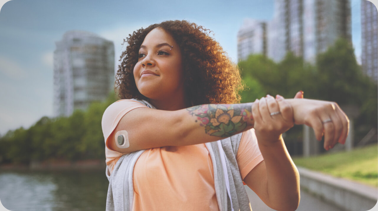Women wearing Stelo Biosensor